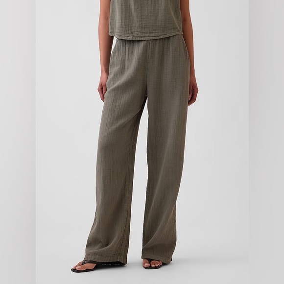 GAP Pants - NWT! GAP Gauze Easy Split-Hem Pants - Size Small 🖤 877642